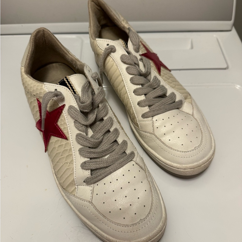 ShuShop Cream Sneakers with Red Star and Gray Laces